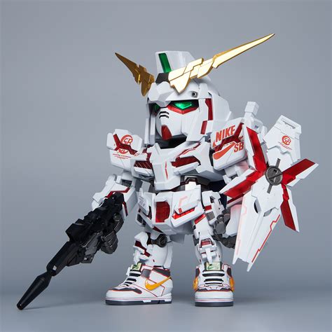 Nike sb Gundam figure